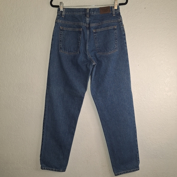 LL Bean Classic Fit Jeans Womens 8 Regular Blue Medium Wash Denim Tapered Jeans - Picture 2 of 11